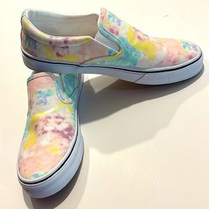 Like new Time and Tru Memory foam slip on shoes